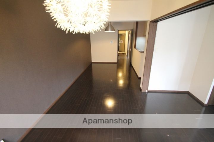 大阪府吹田市穂波町の賃貸マンションの居間