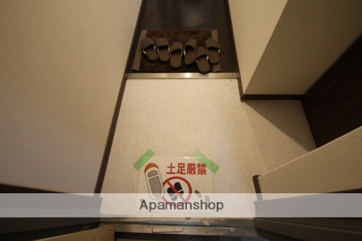 大阪府吹田市穂波町の賃貸マンションの玄関