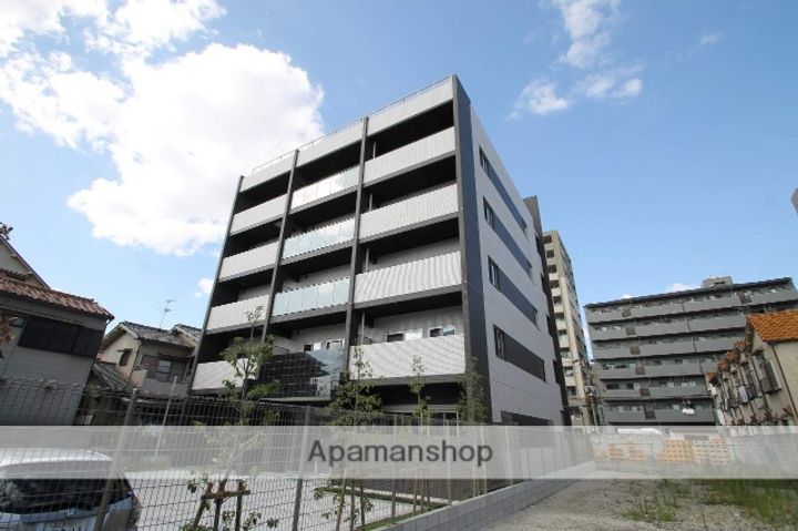 大阪府吹田市穂波町の賃貸マンションの外観