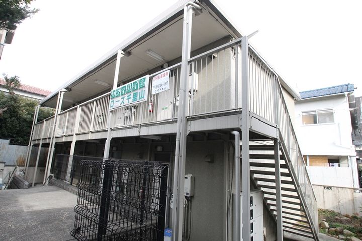 ローズ千里山の外観
