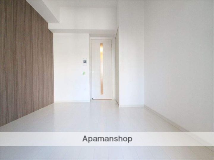 アドバンス新大阪ラシュレの居間