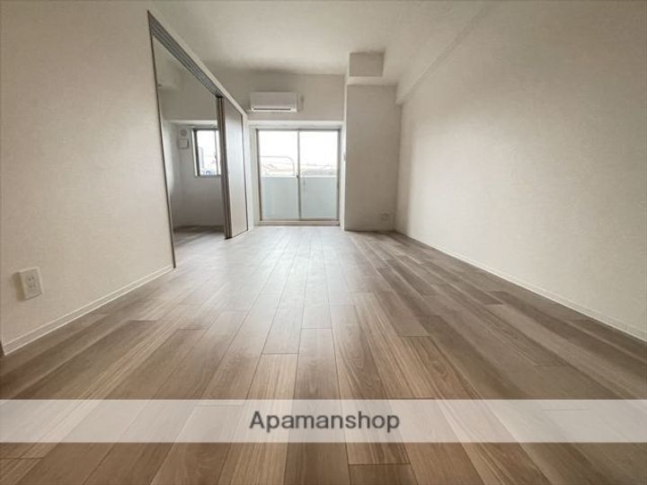 ARTIZA緑地公園の内装