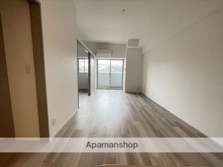 ARTIZA緑地公園の居間