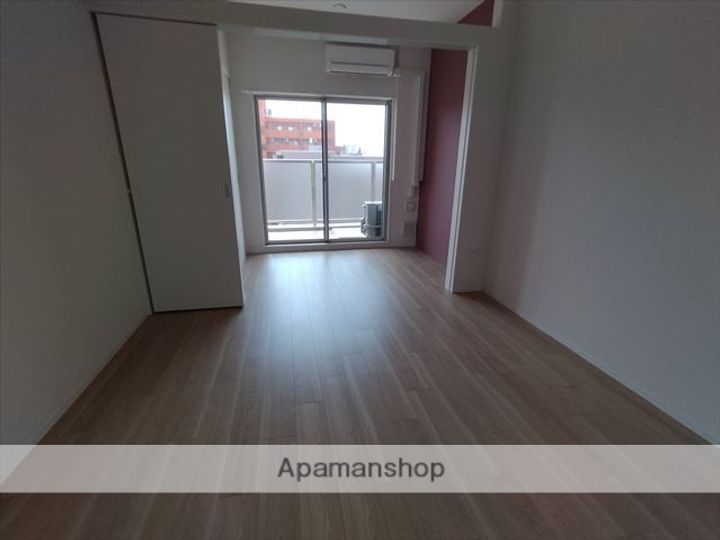 セレニテ新大阪エクラの居間