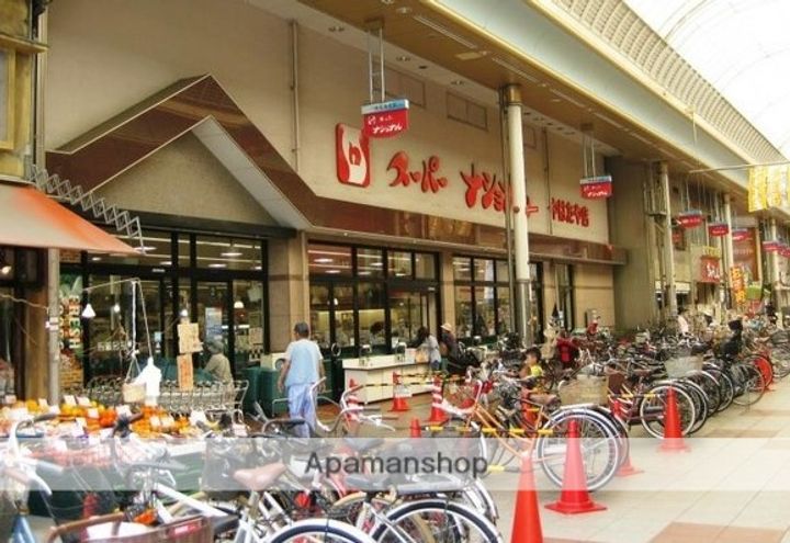 ティアラ港の周辺