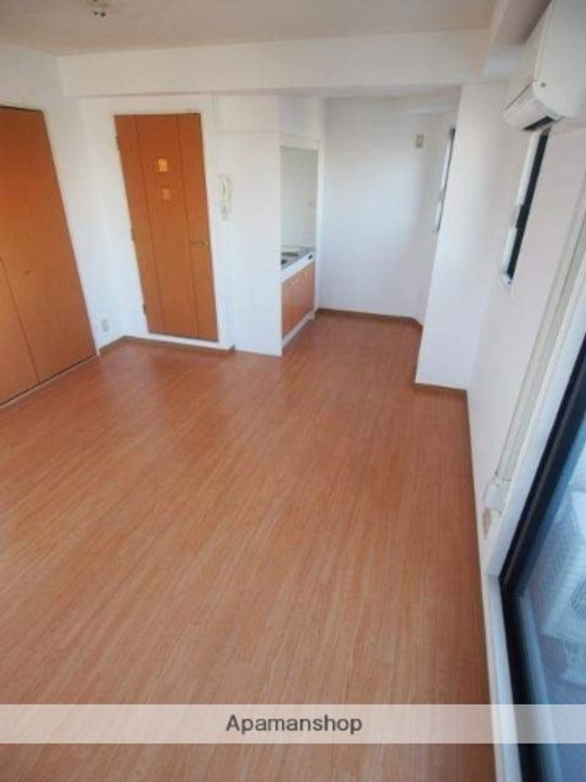 シンエイアド中央大通りビルディングの居間