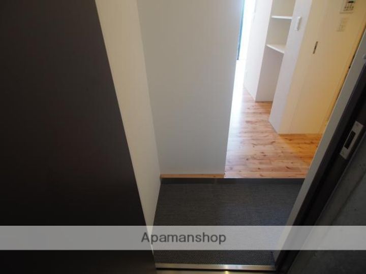 JJ COURT 市岡元町の玄関