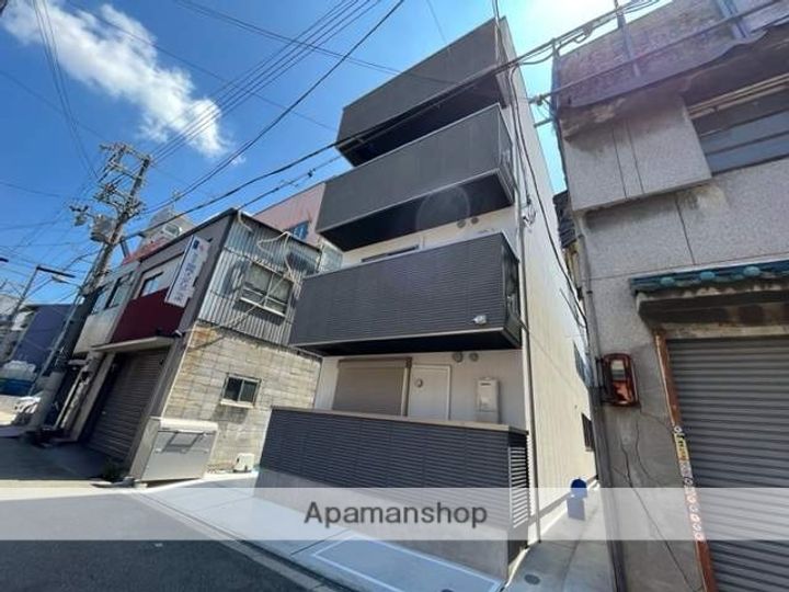 ソリティア弁天町の外観