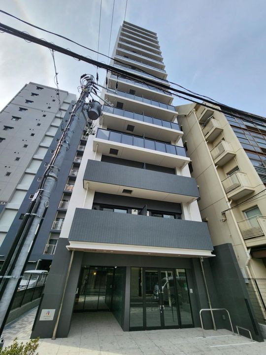 コンフォリア・リヴ北浜平野町0302の外観