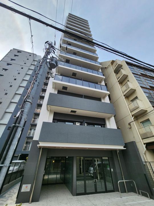 コンフォリア・リヴ北浜平野町0302の外観