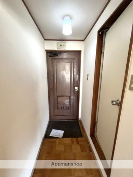 マンションコスモⅢ501の玄関