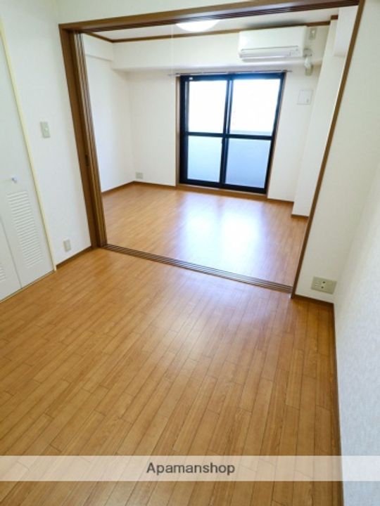 ノルデンタワー天神橋アネックスの居間