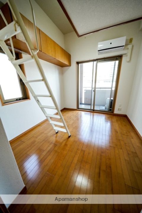 大阪府大阪市北区末広町の賃貸マンションの居間