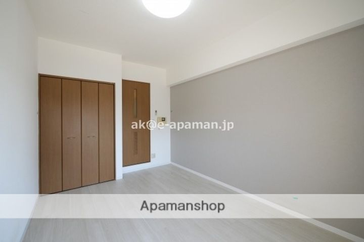 大阪府大阪市北区大淀中1丁目の賃貸マンションの居間