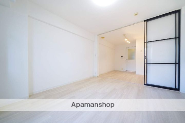 大阪府大阪市北区国分寺2丁目の賃貸マンションの居間