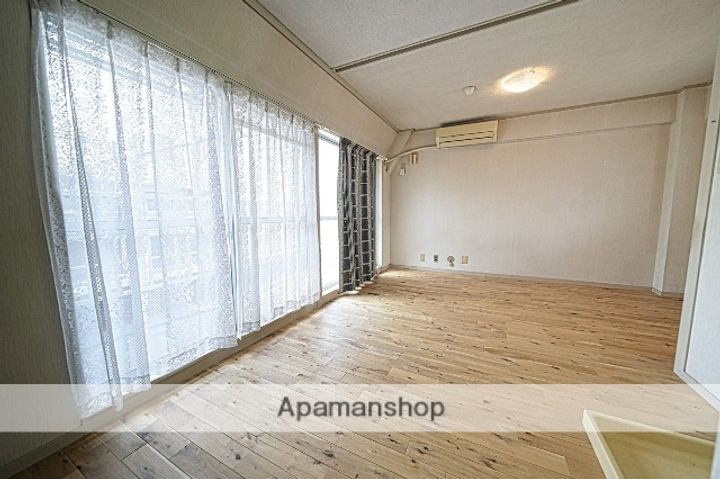 大阪府大阪市北区天神橋5丁目の賃貸アパートの居間