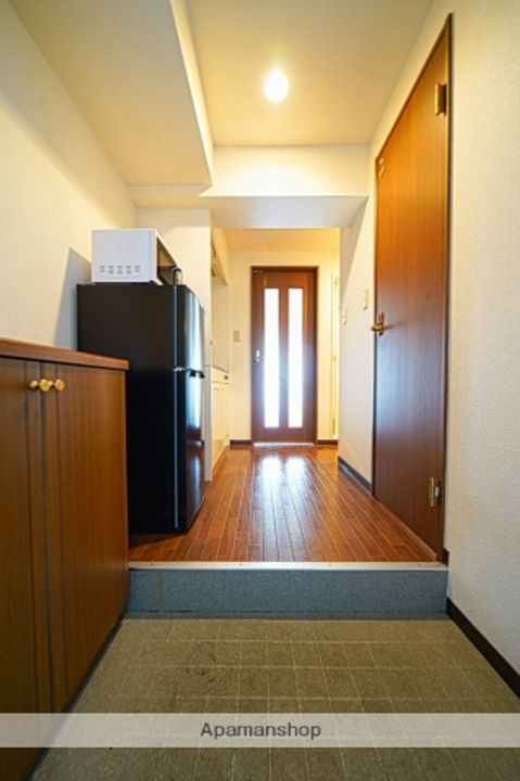 大阪府大阪市北区大淀南3丁目の賃貸マンションの玄関