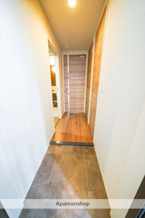 大阪府大阪市北区中津1丁目の賃貸マンションの玄関