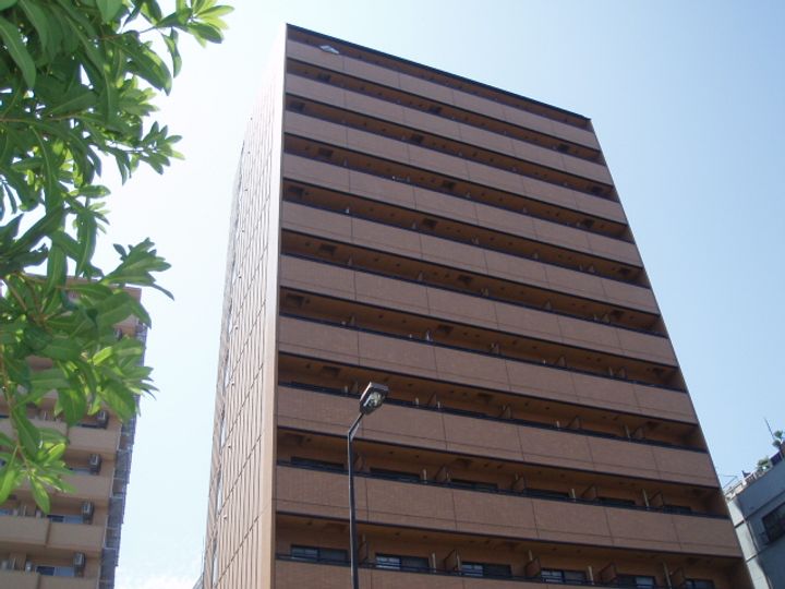 ドミール堺筋本町の外観