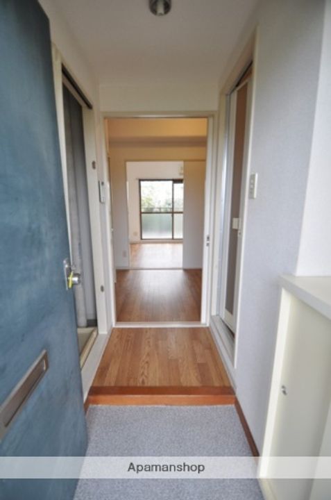 大阪府箕面市小野原東2丁目の賃貸マンションの玄関