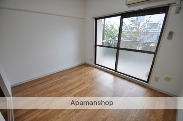 大阪府箕面市小野原東2丁目の賃貸マンションの居間