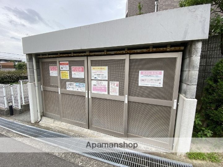 大阪府箕面市小野原東2丁目の賃貸マンションの外観