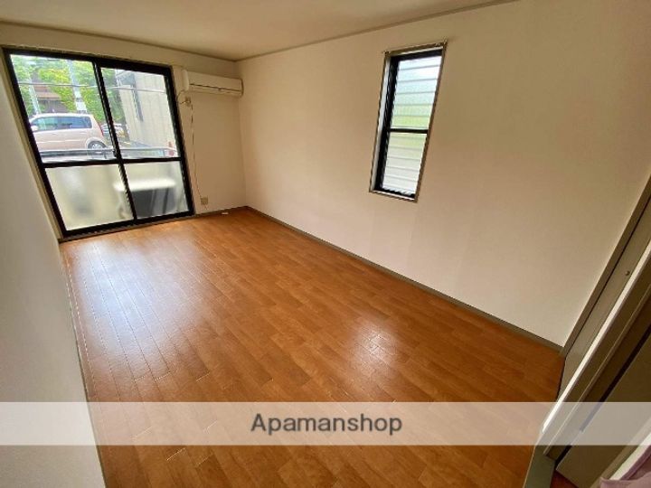 大阪府箕面市小野原東4丁目の賃貸アパートの居間