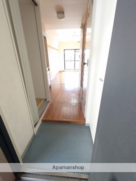 大阪府箕面市小野原東1丁目の賃貸マンションの玄関