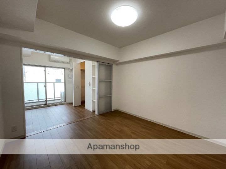 大阪府大阪市中央区南船場3丁目の賃貸マンションの居間