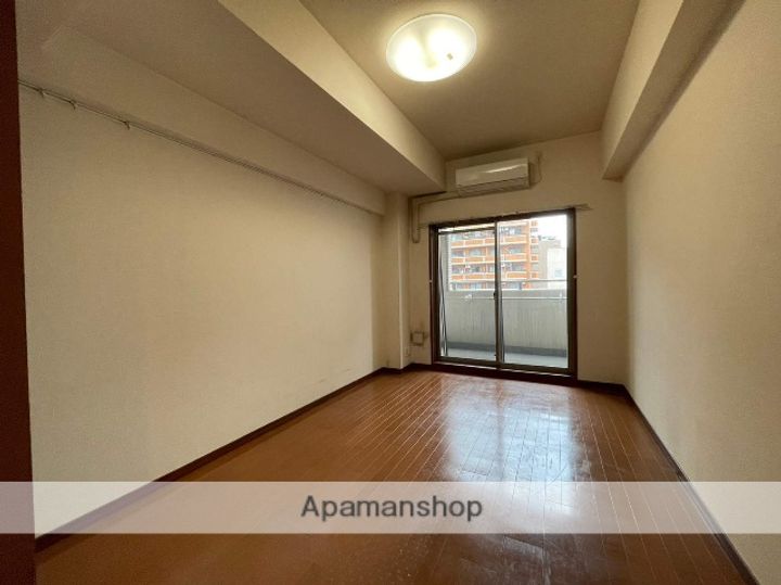 大阪府大阪市中央区高津2丁目の賃貸マンションの居間