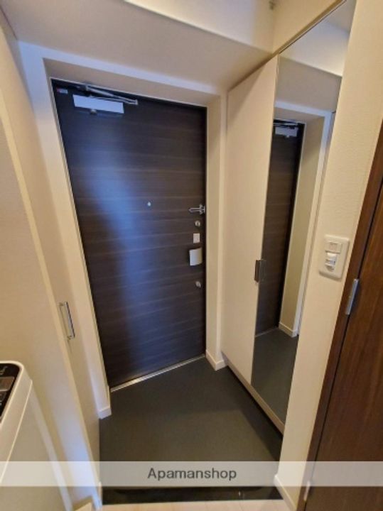 大阪府大阪市中央区釣鐘町2丁目の賃貸マンションの玄関