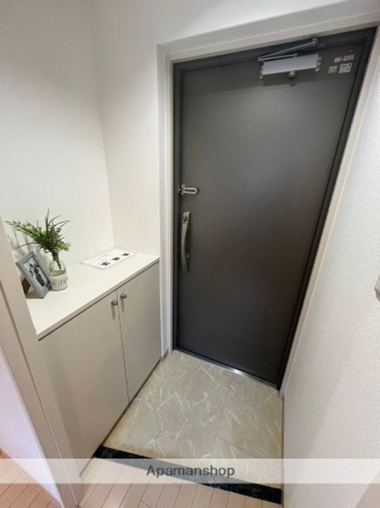大阪府大阪市中央区大手通3丁目の賃貸マンションの玄関