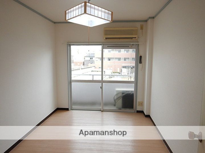 大阪府門真市柳町の賃貸マンションの居間