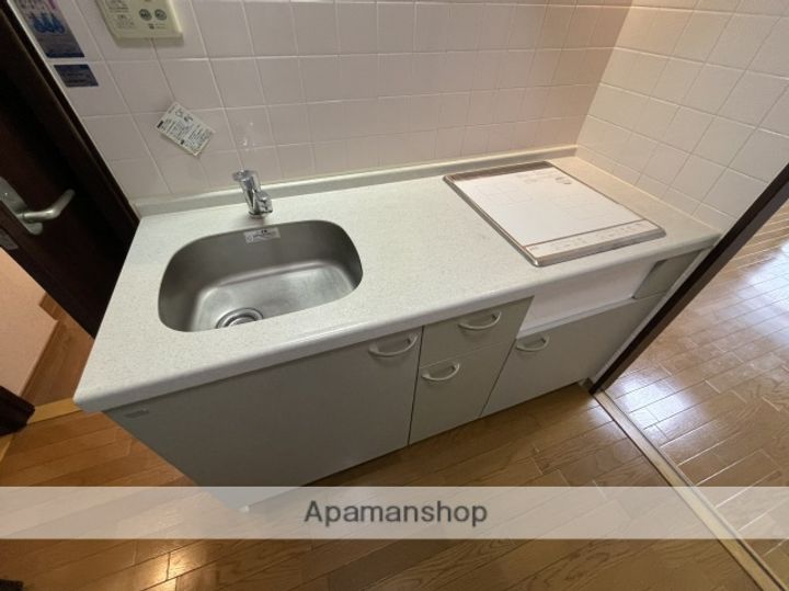 京都府八幡市男山松里の賃貸マンションのキッチン