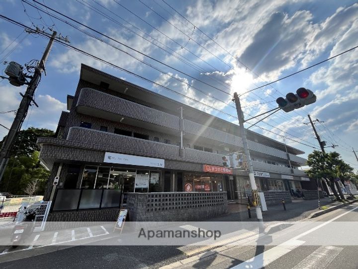 京都府八幡市男山松里の賃貸マンションの外観