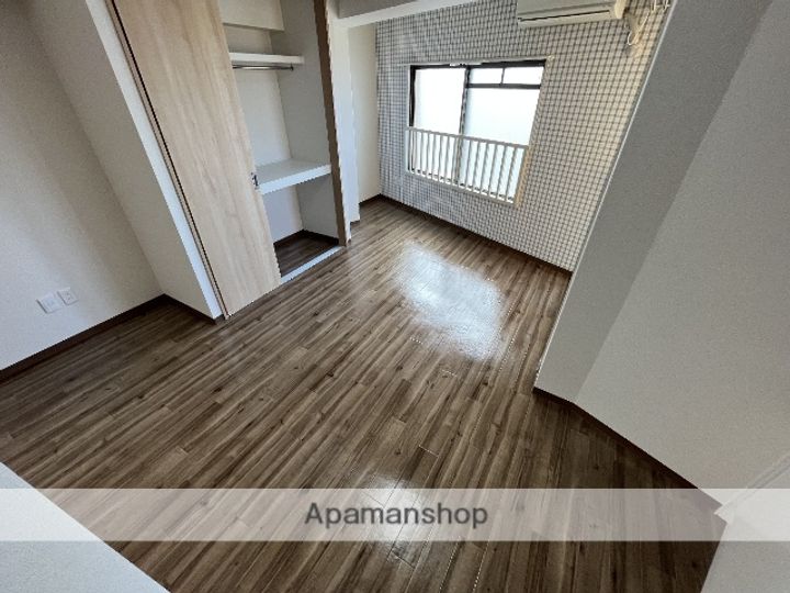 大阪府門真市幸福町の賃貸マンションの居間