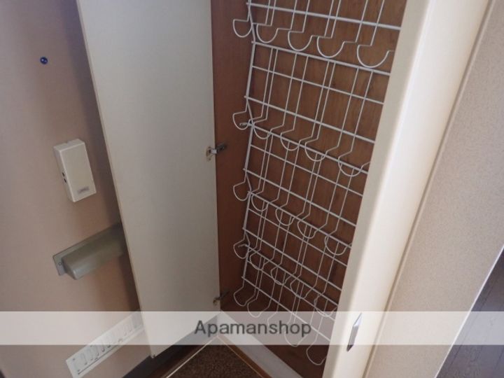 大阪府守口市金田町6丁目の賃貸アパートの玄関