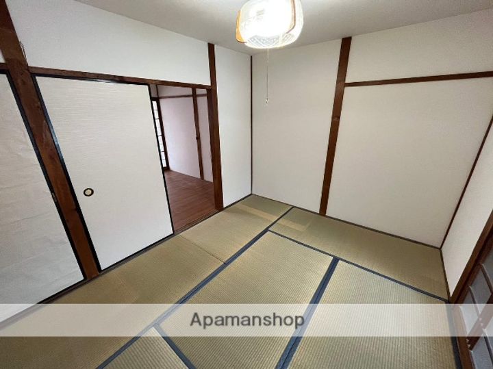 伴ハイツの内装