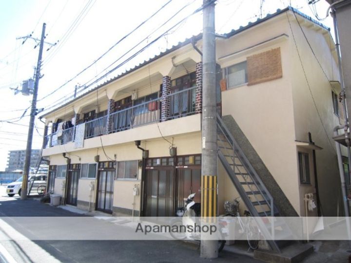 伴ハイツの外観