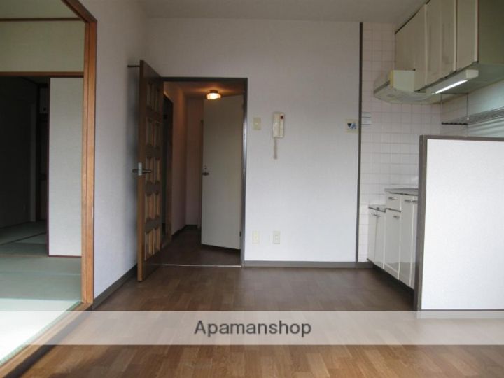 大阪府門真市島頭3丁目の賃貸マンションの居間