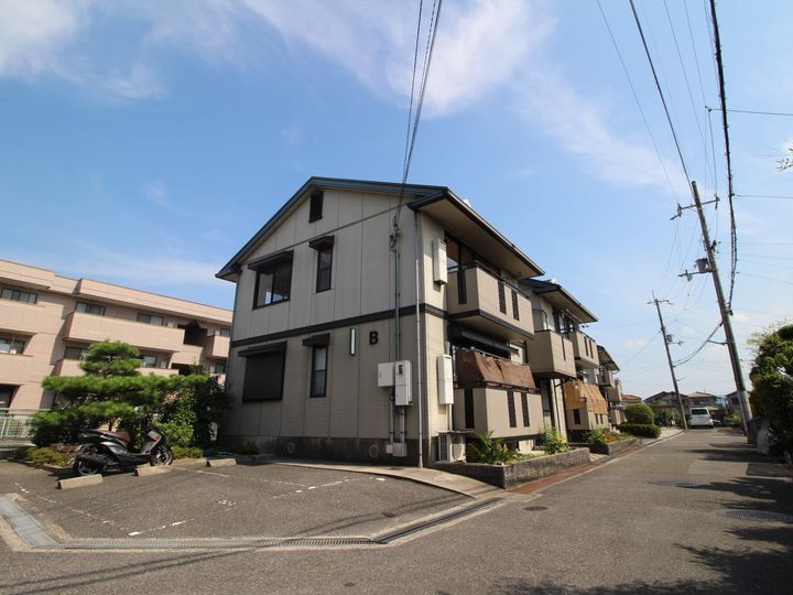 ベェルヴィジュール B棟202の外観