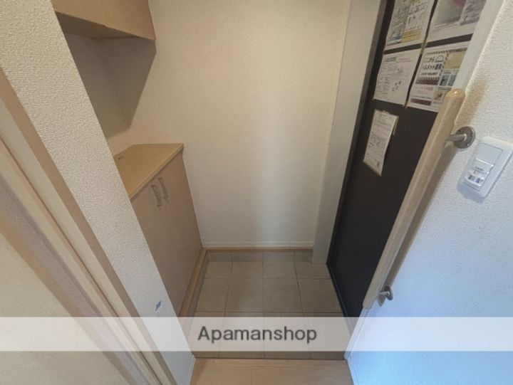 大阪府枚方市南楠葉2丁目の賃貸マンションの玄関