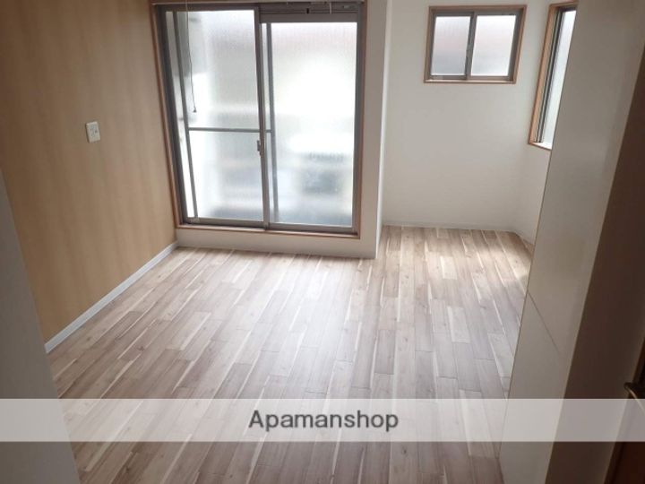 大阪府門真市城垣町の賃貸マンションの居間