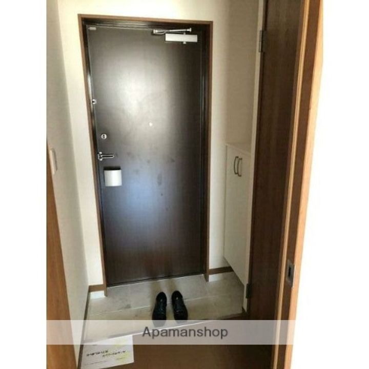 大阪府寝屋川市萱島信和町の賃貸マンションの玄関