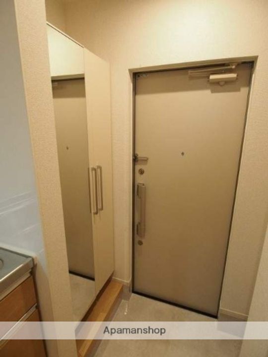 大阪府守口市西郷通2丁目の賃貸アパートの玄関