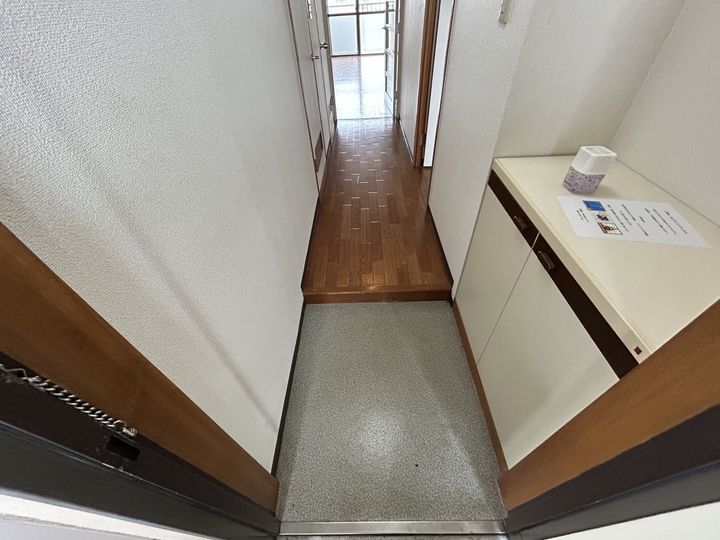 バーンフリート寝屋川の玄関