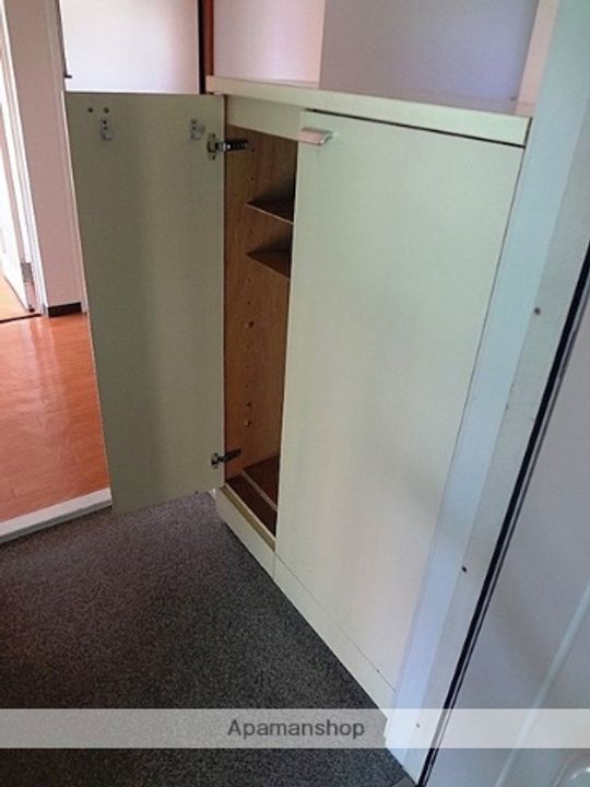 メゾン昴B棟の玄関