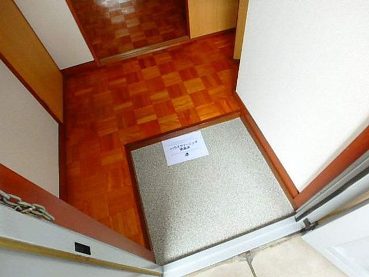 ローズハイツの玄関