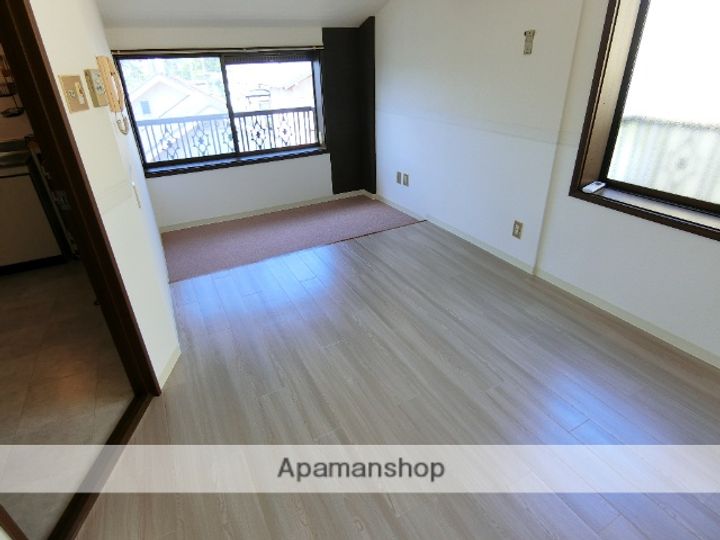 大阪府枚方市津田東町3丁目の賃貸マンションの居間