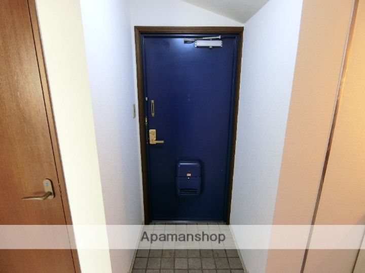 大阪府枚方市津田東町3丁目の賃貸マンションの玄関